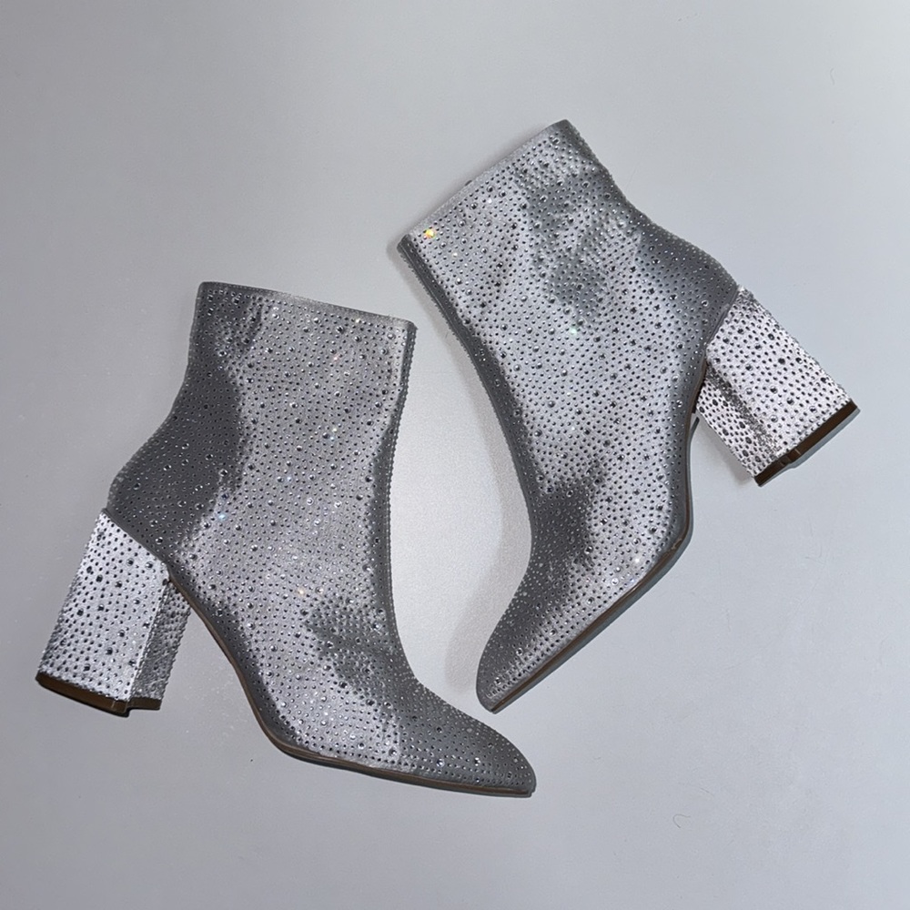 NWT Qupid Mariko Silver Rhinestone Boots